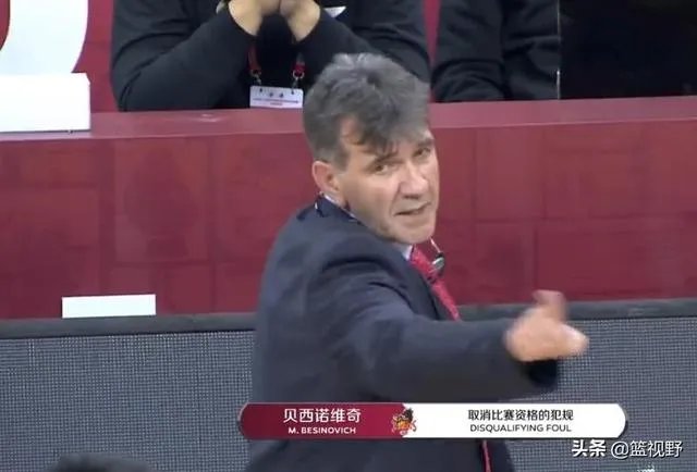 你如何看待江苏男篮主教练推搡球迷事件?当时发生了什么?