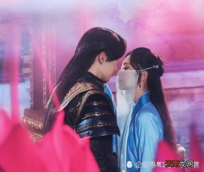 邓伦早期全家福曝光 邓伦一家三口的照片