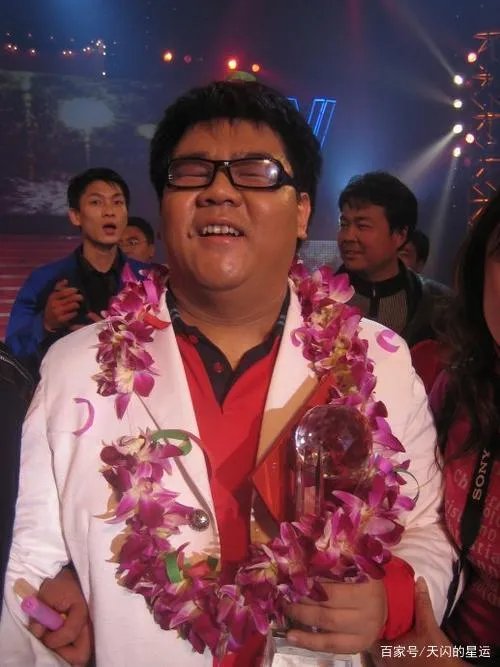 盲人杨光从万人捧到万人踩，背后到底经历了什么呢？