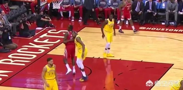 杜兰特偷袭卡佩拉，毫无巨星风范，网友怒喷欺软怕硬，对此你怎么看？