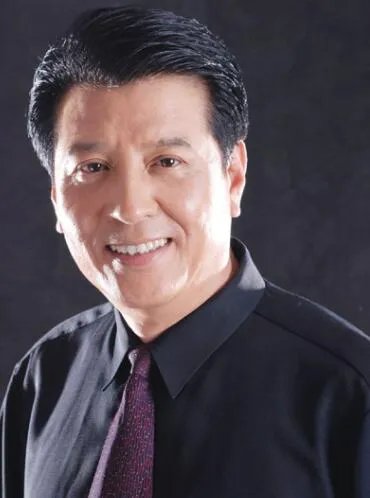 演员关少曾的两个女儿个个貌美  相处模式像朋友