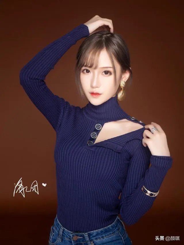 LOL腐团儿情人节回馈粉丝cos至臻阿狸，网友心动：这腿比真的都长，你怎么看？