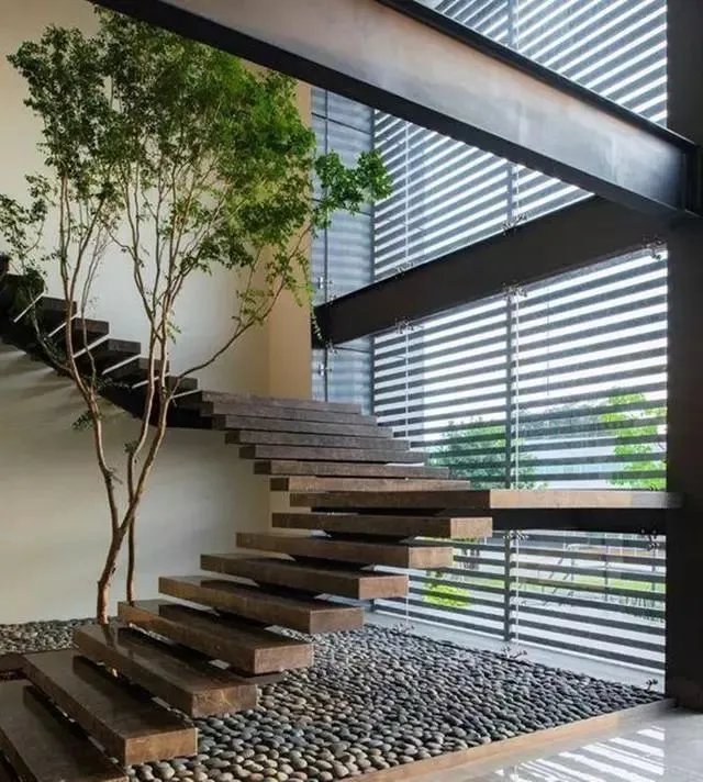 这样的楼梯，让人看了就忍不住想要拥有，我家的楼梯只能叫梯子！