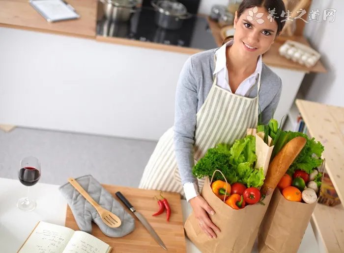 国医大师贺普仁钟爱针灸文物和古籍