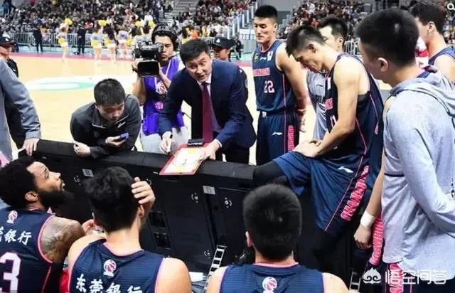CBA开出新赛季第一张罚单，周鹏停赛一场，难道江苏主场就不应该对其进行处罚吗？