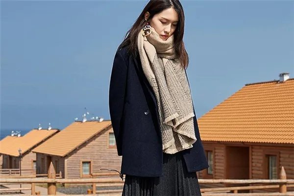 藏青色配什么颜色好看 深色浅色都能搭