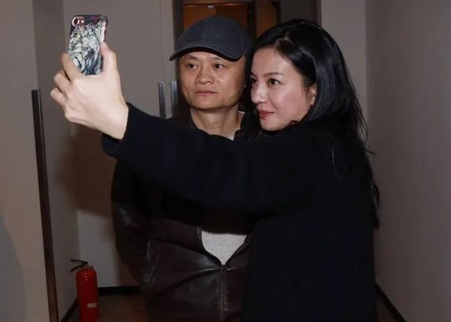 赵薇哥哥是谁背景大曝光大富豪 揭赵薇夫妇背后金主是谁真实身份