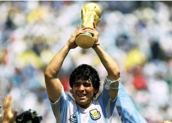 马拉多纳遗体正式下葬，都有哪些人员前来送葬？