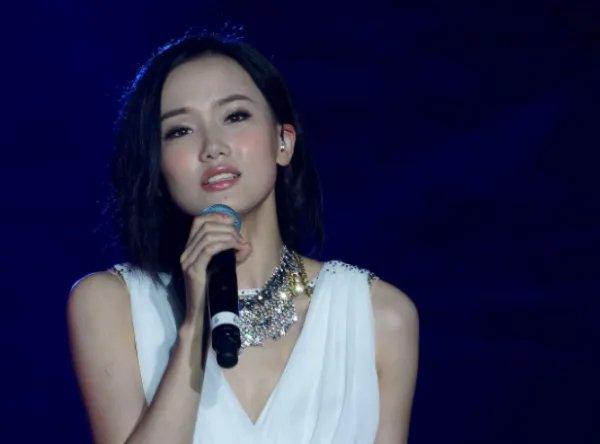 痒是谁唱的?怎么唱的