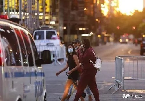 为什么白宫修正抗疫计划。要求民众“忍受”新冠病毒？