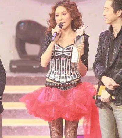 钟舒漫好听的歌有哪些 音乐小天后唱跳俱佳获赞