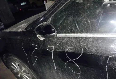 砸车刻老爸手机号是什么情况？