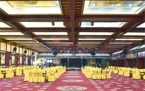 烟台婚礼酒店哪家好  烟台办婚礼多少钱一桌