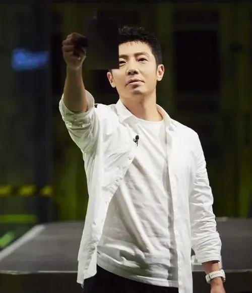 撒贝宁回归主持《今日说法》 ，你觉得撒贝宁的业务能力怎么样？