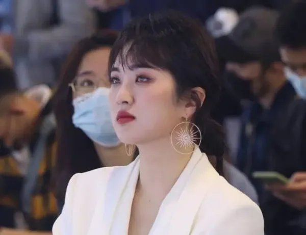 孟晚舟和姚安娜关系如何？