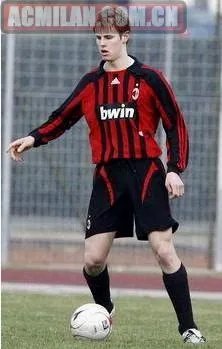 阿尔贝塔齐的个人简介