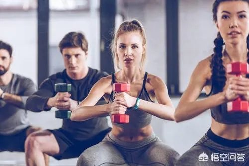 西安:小伙骑车摔倒骨折情况紧急,热心的哥帮忙送医, 你怎么看?