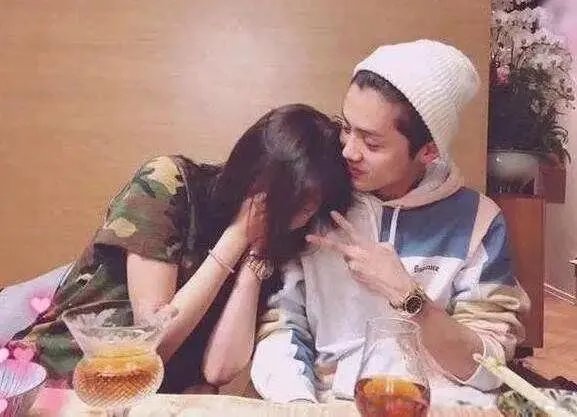 关晓彤鹿晗最新消息 他俩分手了没有2022