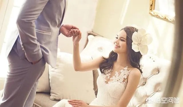 先登记结婚好还是先办婚礼好？