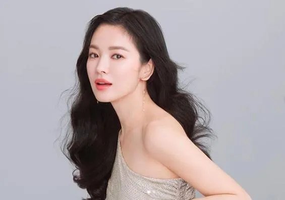 宋慧乔定居纽约，提醒所有离婚女人：治愈情伤，靠的是这四个字，哪四个？