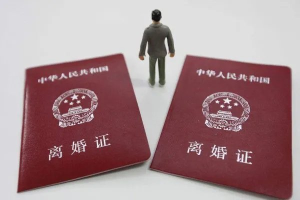 甘薇向贾跃亭索赔近40亿，离婚后会因财产和前任撕破脸吗？