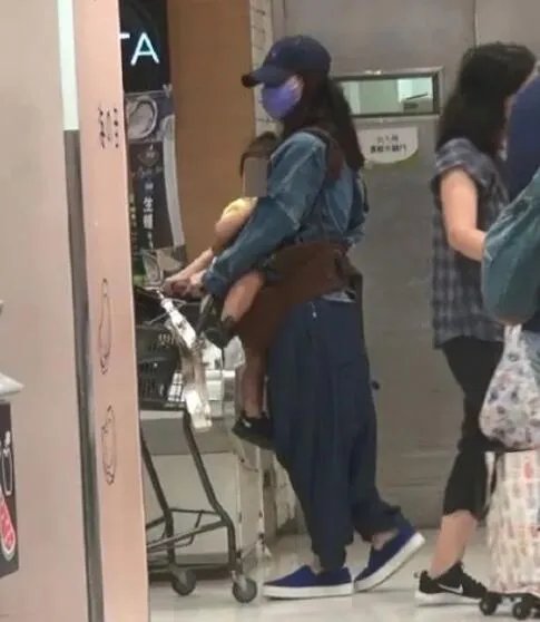 张柏芝否认怀四胎是怎么回事 张柏芝亲口否认怀四胎传闻