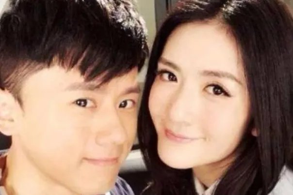 张杰谢娜罕见合体，抓胳膊牵手如胶似漆，婚变传闻是否就此不攻自破？