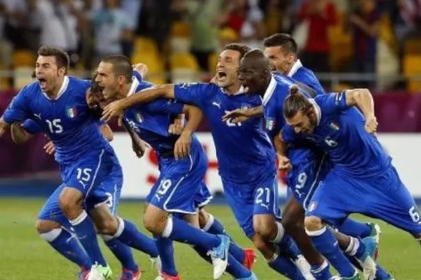 请问欧洲杯几年举办一次?