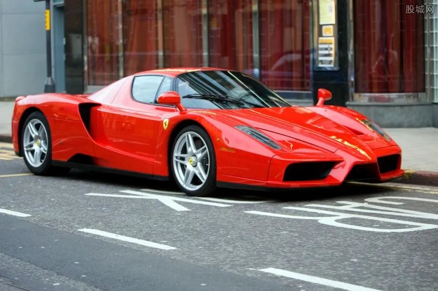 一款超越巅峰的豪车 法拉利enzo多少钱?