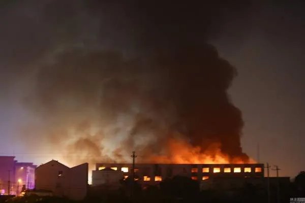 浙江一工厂爆炸,造成事故的主要原因是什么?