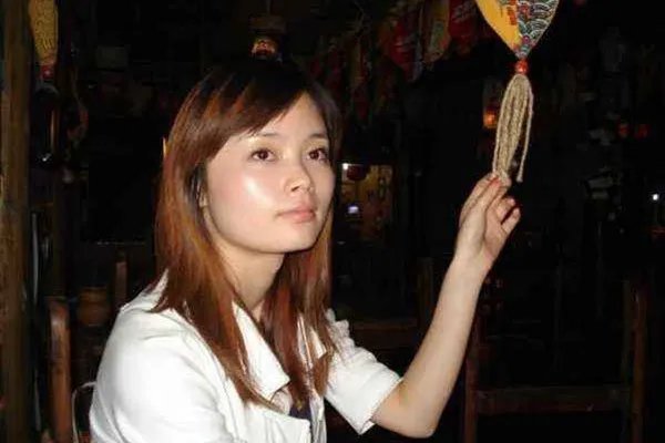 工行女郑璇事件 丢手机把自己名誉都给毁了