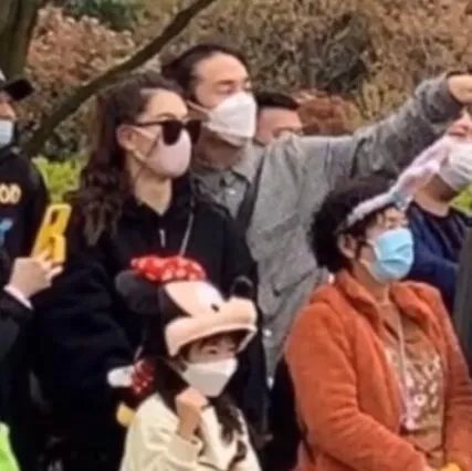 戚薇李承铉lucky游迪士尼是怎么回事 戚薇李承铉lucky游迪士尼是什么情况