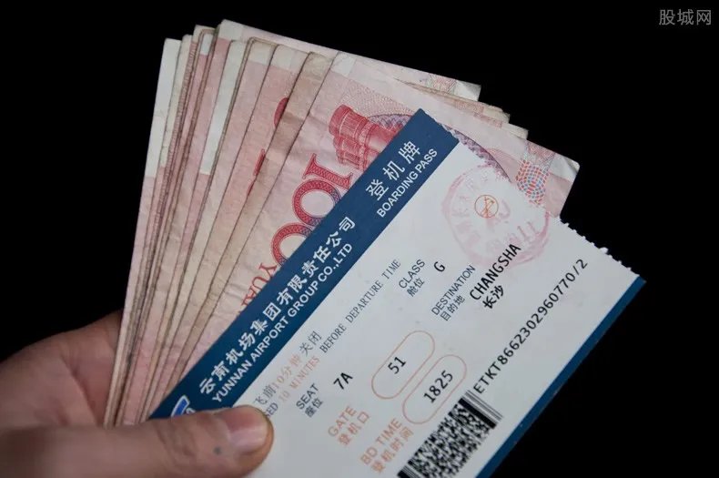 18万一张机票瞬间售罄 回国一票难求