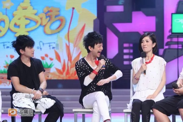 快乐大本营111112张杰穿的衣服是什么样的？