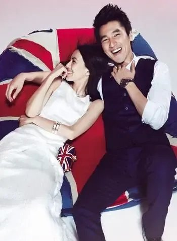 高圆圆赵又廷带女儿外出就餐，两人有怎样恋爱经历？