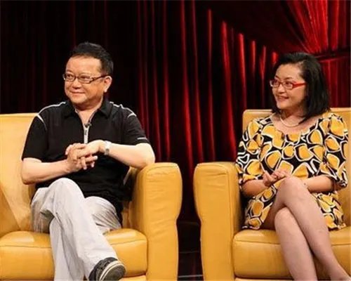 王刚妻子郑艳东身家背景大公开 两人网上一见钟情