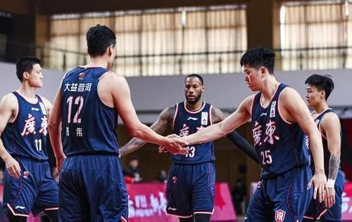 伊恩·克拉克与新疆男篮俱乐部签约后，新疆队实力如何？能否与广东一战？