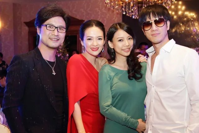 章子怡探班汪峰，两人片场撒狗粮，你觉得他们这对般配吗？