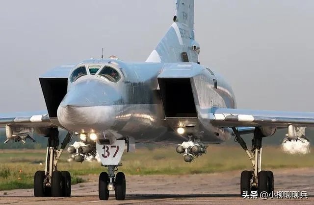 俄罗斯战略轰炸机图22逼近土耳其空域，要干什么？