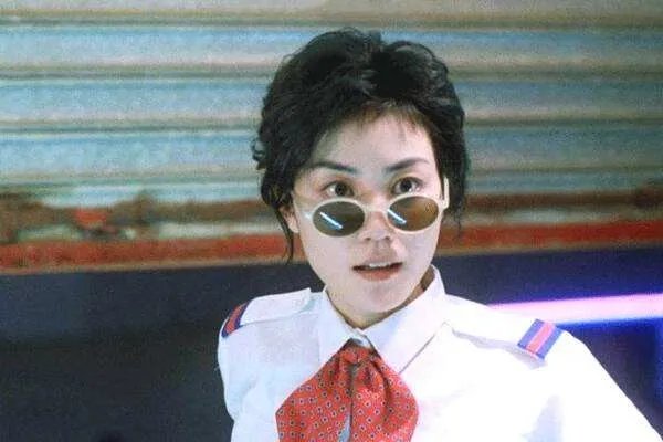 萧亚轩微博公布恋情男友仅24岁，敢爱敢恨的女明星还有谁？