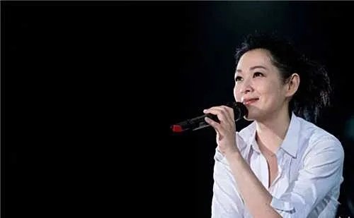 当爱在靠近 歌词