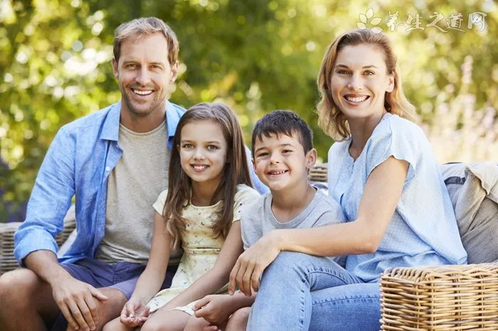 国医大师贺普仁钟爱针灸文物和古籍