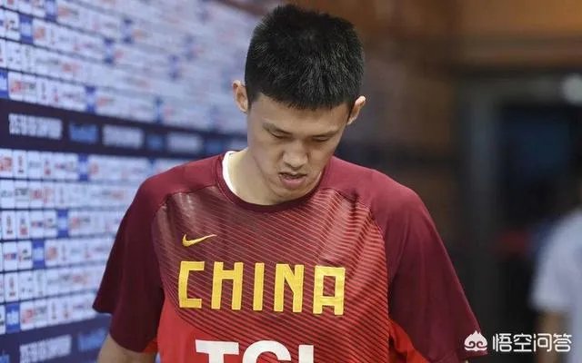 CBA开出新赛季第一张罚单，周鹏停赛一场，难道江苏主场就不应该对其进行处罚吗？