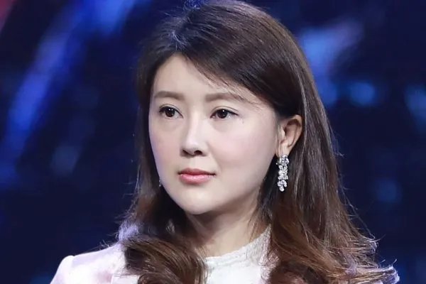 甘薇向贾跃亭索赔近40亿，离婚后会因财产和前任撕破脸吗？