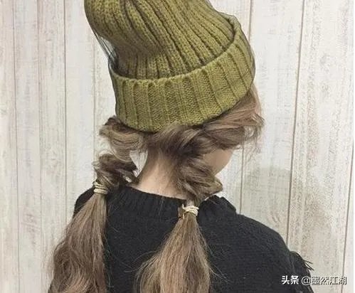 戴帽子的发型扎法？