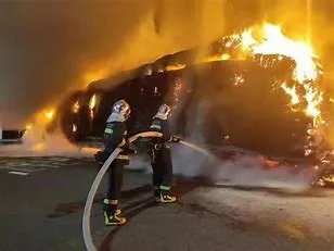 广西一男子发“轰炸收费站”特效视频被拘十天，这样的处罚合理吗？