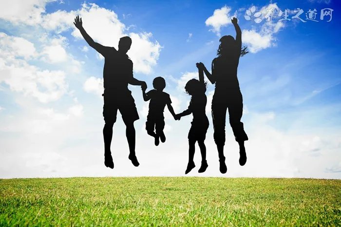 国医大师贺普仁钟爱针灸文物和古籍