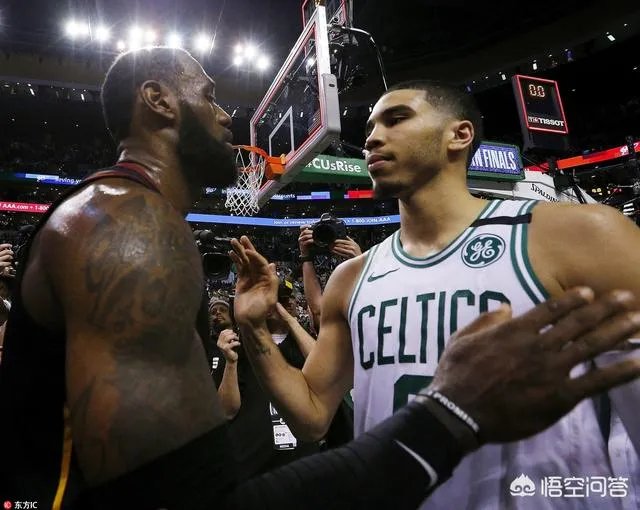 东决抢七大战中塔图姆隔扣詹姆斯之后顶撞了一下詹姆斯，为何双方并没有起冲突？