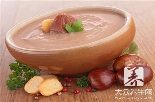 排骨汤怎样熬成白色？