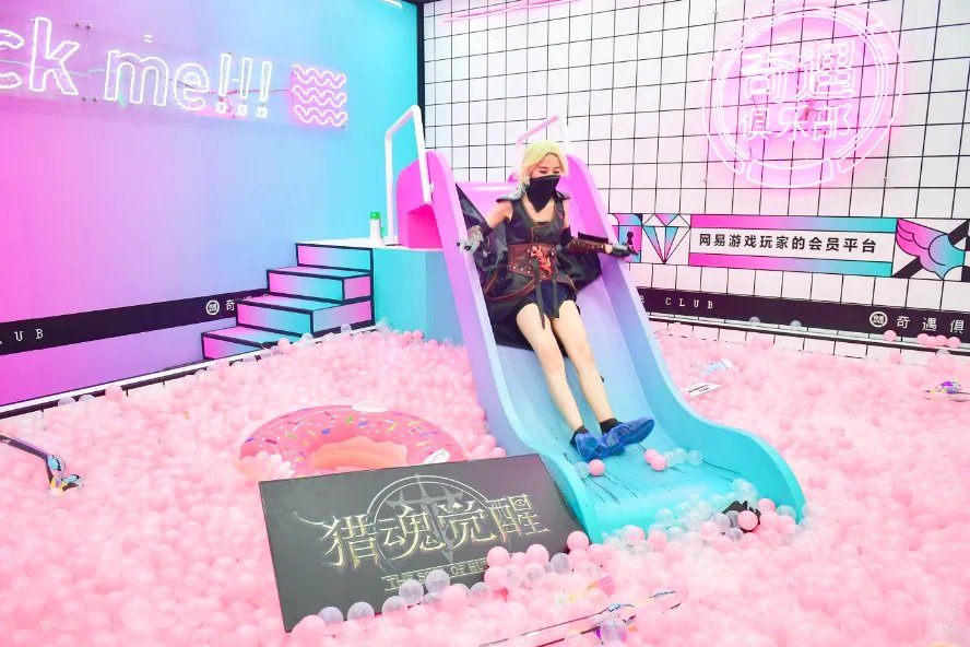 真情实感送福利!奇遇俱乐部CJ大型福利泳池受热捧